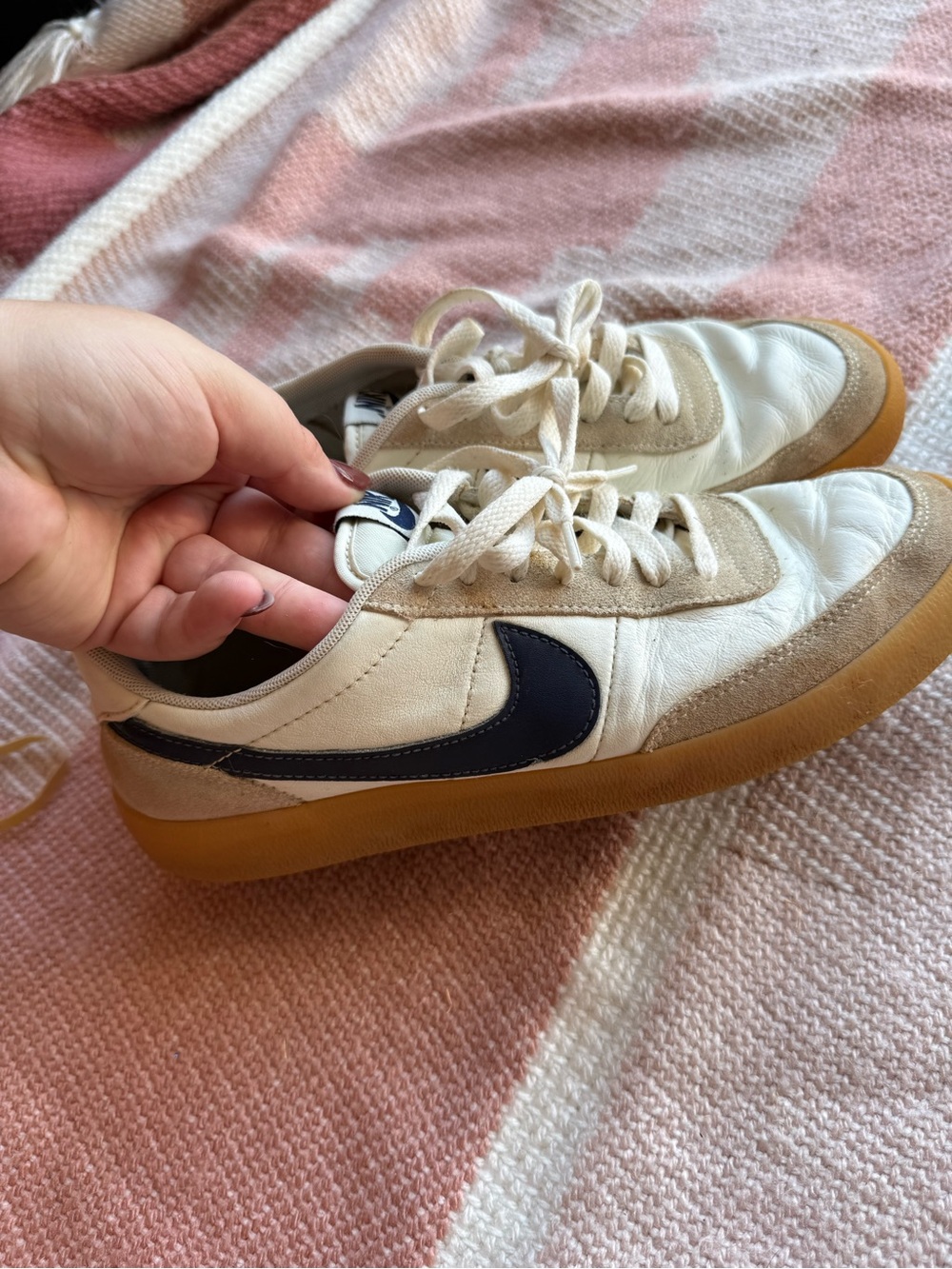 Nike woman’s Cream & Navy Gum-Soled Casual Sneakers